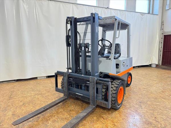 Carrello elevatore Diesel OM 30 quintali